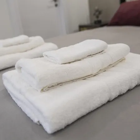 דירה Glam Skin Studio