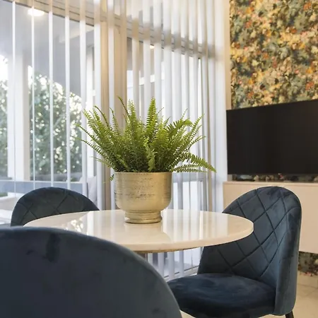 דירה Glam Skin Studio *